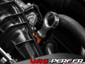 Lire la suite à propos de l’article Un accessoire inutile pour votre baie moteur : une jauge en alu poli !