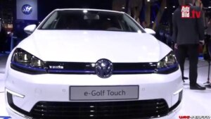 Lire la suite à propos de l’article Au CES 2016 la E-Golf fait le Show ! Vidéo Auto Bild TV Allemagne