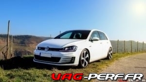 Lire la suite à propos de l’article Une très belle Golf 7 Gti posée dans l'herbe