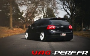 Lire la suite à propos de l’article Les Feux arrières de la VW Golf 5 : Références Origine + Feux à Led, Cerise R32/Edition 30 + Tutoriel démontage