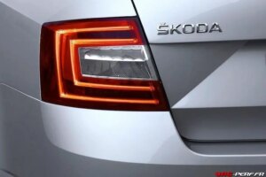 Lire la suite à propos de l’article Octavia 3 (5E) Feux arrières LED activés avec les feux de jours (DRL)