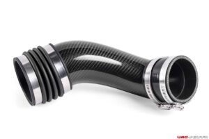 Lire la suite à propos de l’article Inlet de turbo carbone APR (Turbo Inlet Pipe) – 1.8TSI & 2.0TSI EA888 Gen 3 MQB – APR – CI100033-B